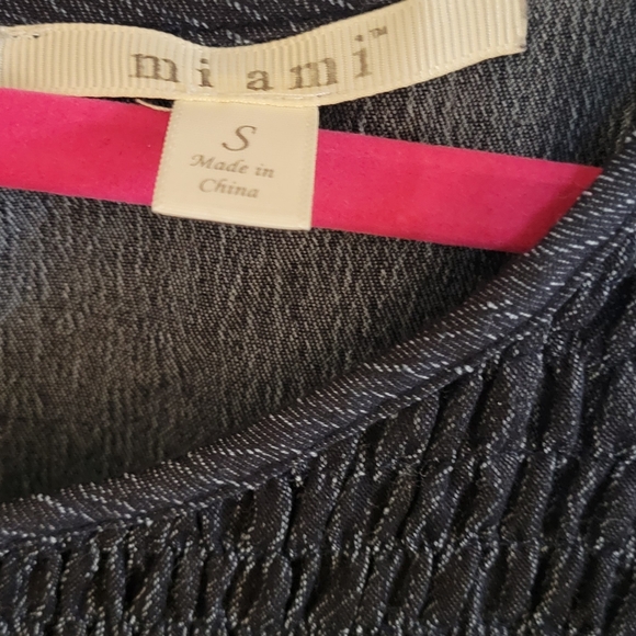 Miami Blue Jean Denim Look Pullover Top Accented with Embroidery on sleeves Sz S - Picture 3 of 5